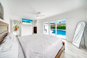 3 bedrooms, iron/ironing board, travel cot, free WiFi - Heated Pool+Waterfront! Close 2 Beach+Restaurants! (Fort Lauderdale)