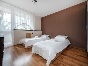 2 chambres, fer et planche à repasser, Wi-Fi, draps fournis