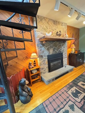 Interior - Spectacular Views•Jacuzzi•Firepit•Fireplace•Deck (Lake Harmony)