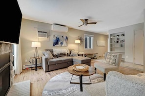 Smart TV, fireplace