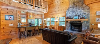 Kingfisher Cove!! Private hot tub + community pool