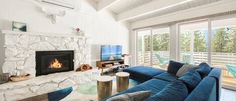 Televisie en een open haard