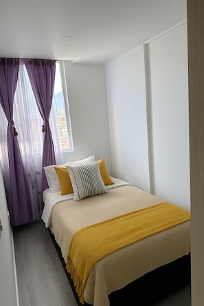 2 bedrooms, iron/ironing board, internet, bed sheets