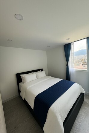 2 dormitorios, tabla de planchar con plancha, Internet y ropa de cama