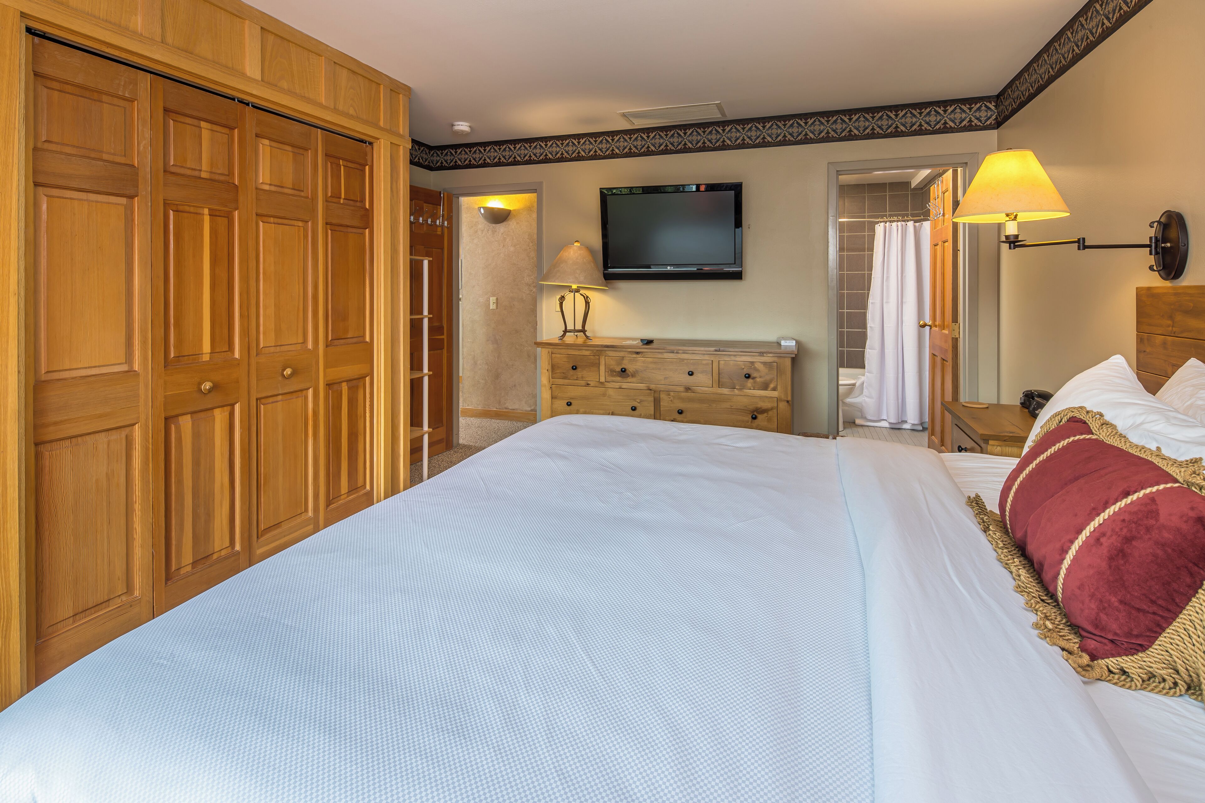 1 habitación, tabla de planchar con plancha, wifi gratis y ropa de cama 