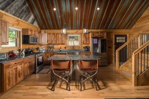 Fridge, microwave, oven, stovetop - High Country Log Cabin Charm in Banner Elk (Banner Elk)