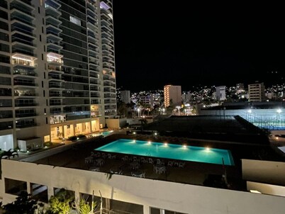 3 bedroom family apartment in Acapulco, a few steps from the beach.