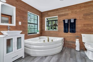 Shower, jetted tub, towels
