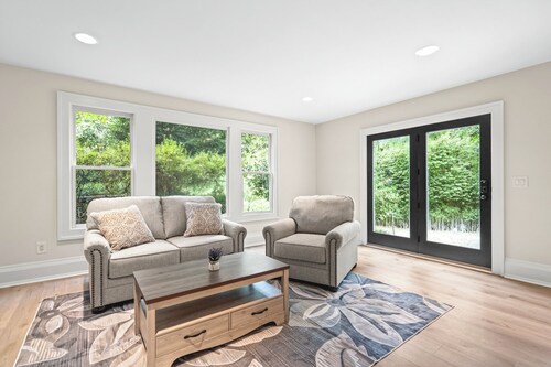 Guest Suite by UNC w/ King Suite, Full Kitchen, Work Desk