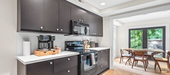 Guest Suite by UNC w/ King Suite, Full Kitchen, Work Desk