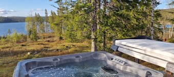 Scenic Cabin by Lake Innsvatnet with Jacuzzi.