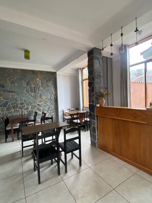 Dining - Cozy cottage with mountain views in the Urubamba sacred valley (Urubamba)