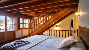 2 chambres, bureau, fer et planche à repasser, draps fournis