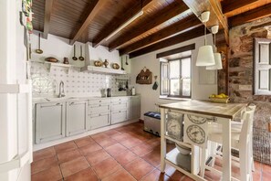 ثلاجة، ميكروويف، فرن، غسالة أطباق