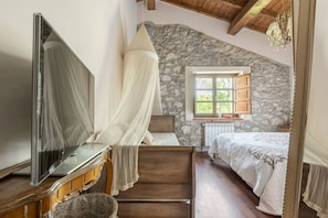 4 chambres, lit de bébé portatif, Wi-Fi, literie fournie