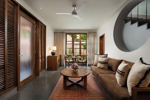 Deluxe Duplex (with Lagoon) | Minibar, in-room safe, individually decorated, individually furnished