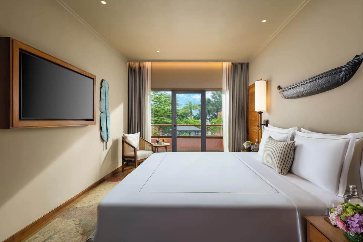 Minibar, in-room safe, individually decorated, individually furnished