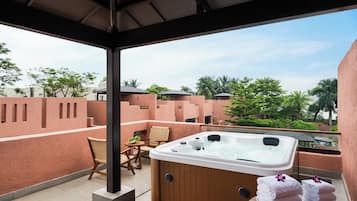 Deluxe Duplex, Jetted Tub | Terrace/patio