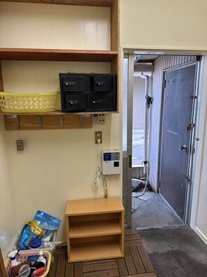 المنشأة من الداخل