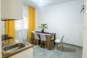 Dining - aMare Apartment, cozy accommodation a few steps from the sea (Nettuno)