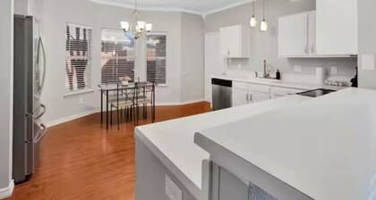 Frisco Castle 3BR Garage Parking Gated Backyard