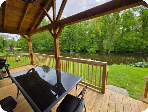 Charming Cabin in Clyde, with a relaxing hot tub!