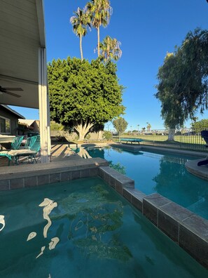 Outdoor pool - Soothing 3-bedroom house on golf course with AC & pool in Palm Desert (Palm Desert)