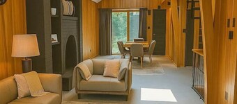 Large Modern Vintage Retreat W Pool