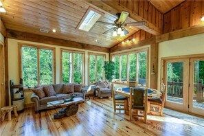 House - River Rock Retreat on the River (Burnsville)