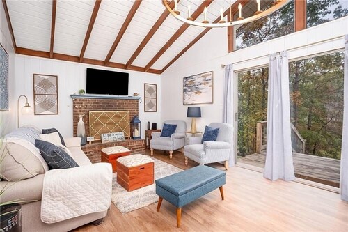 Quiet Martin Retreat • 2BR + Dock • Near Hiking & Boat Ramp