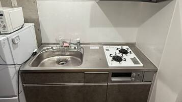 Familienstudio | Eigene Küche | Mikrowelle, Herdplatte, Kochgeschirr/Geschirr/Besteck