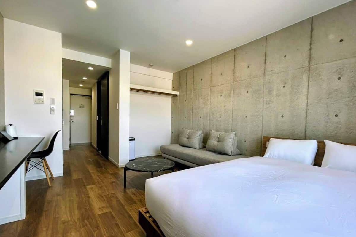 Standard Studio | Free WiFi, bed sheets