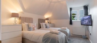 Elegant 2BR Broadstairs Coastal Escape by Adliv
