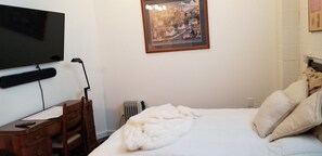 Iron/ironing board, free WiFi, bed sheets