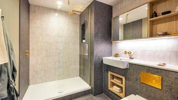 Deluxe Suite | Bathroom