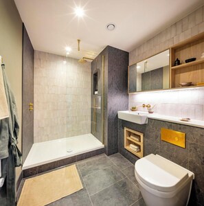 Deluxe Suite | Bathroom
