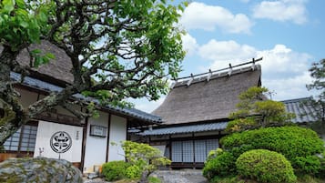 Tradisjonelt rom, ikke-røyk | Dundyner, skrivebord og sengetøy