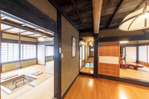 Habitación tradicional, para no fumadores | Edredón, escritorio y ropa de cama 