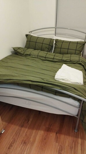 1 chambre, fer et planche à repasser, Wi-Fi gratuit, draps fournis