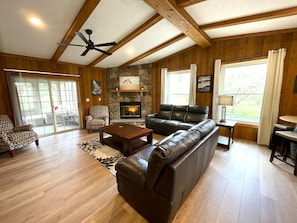 TV, fireplace