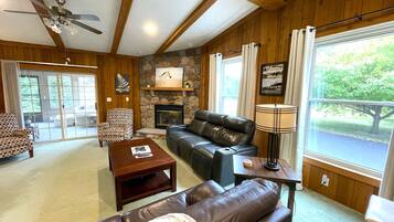 Televisie en een open haard