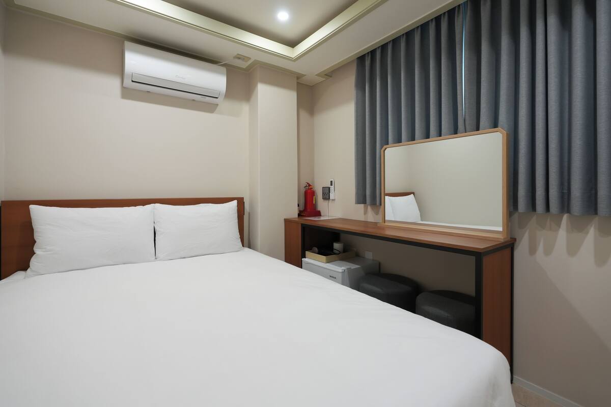 Doppia Business | Biancheria da letto di alta qualità, insonorizzazione, Wi-Fi gratuito