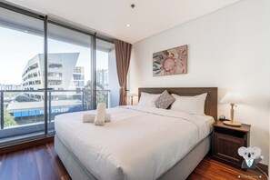 2 bedrooms, desk, iron/ironing board, WiFi