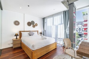 2 slaapkamers, een bureau, een strijkplank/strijkijzer, wifi