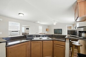 Fridge, microwave, oven, coffee/tea maker