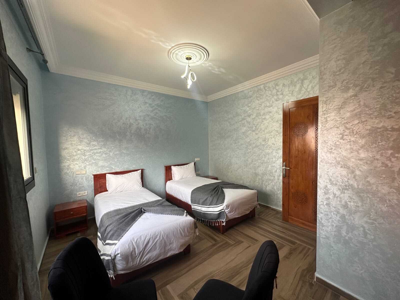 4 quartos, acesso à internet, roupa de cama