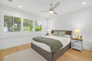 3 室のベッドルーム、WiFi (無料)、ベッドシーツ