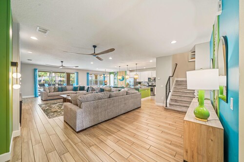 Under the Sea Bedroom, Tropical Game Room, Theater, Pool Table + Card Table: Key Lime Cove