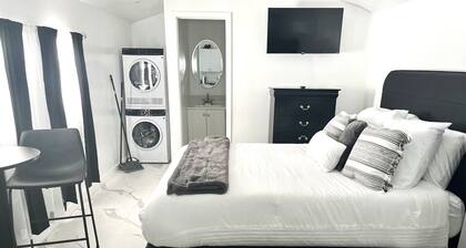 Charming studio in welcoming Miami Gardens with AC