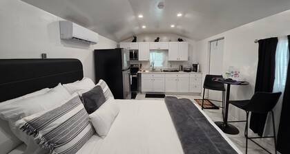 Charming studio in welcoming Miami Gardens, 4 minutes from the HardRock Stadium.